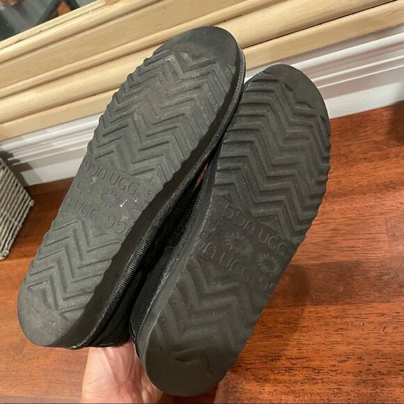 UGG CLASSIC CARDY KNIT BUTTON BLACK BOOTS SZ 6 - Picture 5 of 8